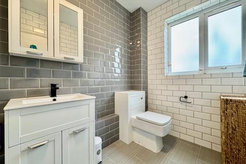 2 bedroom flat for sale, Heather Walk, Edgware, HA8
