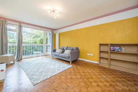 undefined, Mount Avenue, London W5