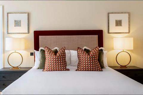 3 bedroom apartment to rent, 65 Duke Street, London W1K