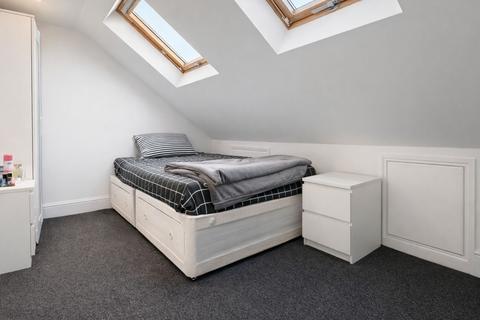 1 bedroom in a house share to rent, Trelawney Road, Ilford