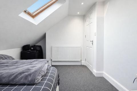 1 bedroom in a house share to rent, Trelawney Road, Ilford