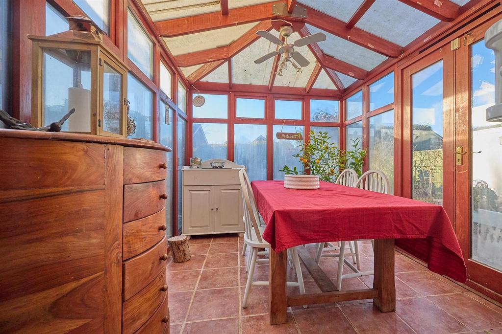 Conservatory to rear