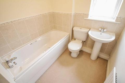 3 bedroom semi-detached house to rent, Queensbury Gate, Longbenton