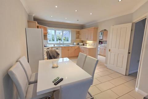 4 bedroom house to rent, Greenwich Way, Waltham Abbey