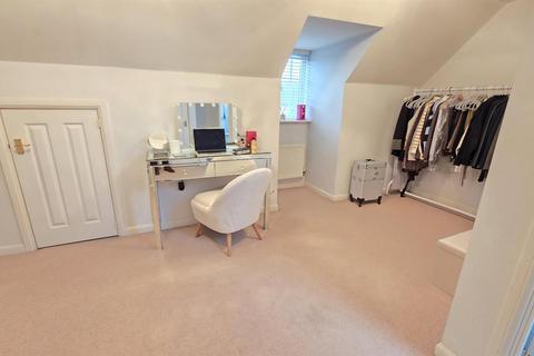 4 bedroom house to rent, Greenwich Way, Waltham Abbey