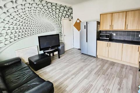 5 bedroom flat to rent, Alma Road, Hampshire SO14