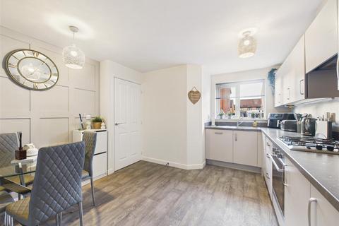 3 bedroom end of terrace house for sale, Westbrick Avenue, Hull