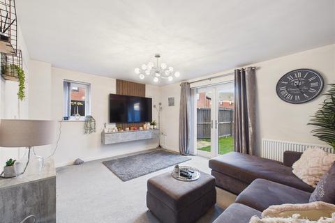 3 bedroom end of terrace house for sale, Westbrick Avenue, Hull