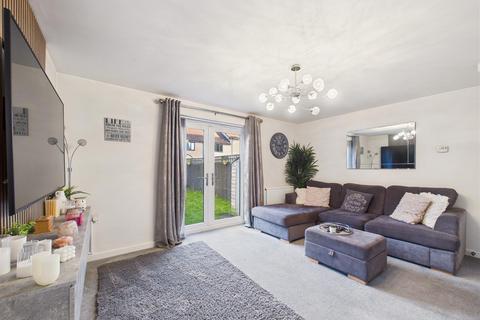 3 bedroom end of terrace house for sale, Westbrick Avenue, Hull
