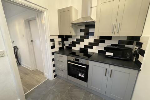 3 bedroom semi-detached house to rent, Sylvan Avenue, N22