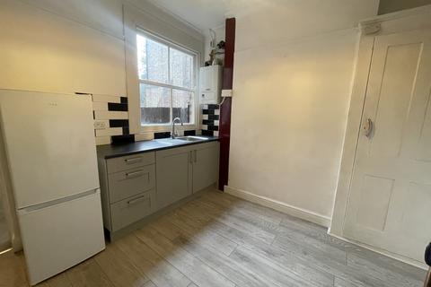 3 bedroom semi-detached house to rent, Sylvan Avenue, N22