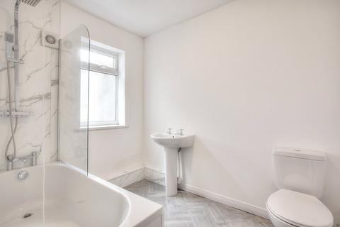 2 bedroom flat to rent, Ayton Street, Tyne and Wear NE6