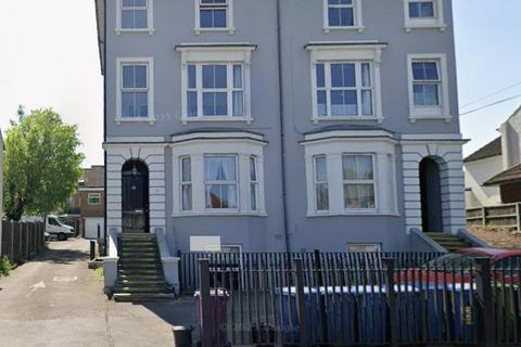 Studio to rent, Ash Road, Aldershot