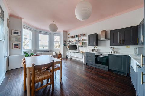 2 bedroom apartment for sale, Leyland Road, London