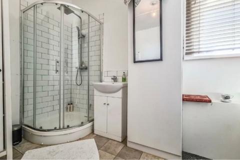 2 bedroom maisonette to rent, Station Road Westcliff-on-Sea SS0