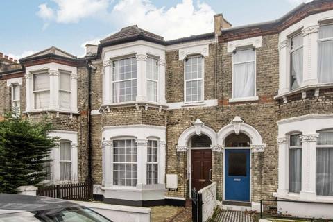 3 bedroom flat to rent, Avenue Road, London W3