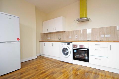 3 bedroom flat to rent, Avenue Road, London W3