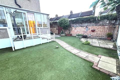3 bedroom end of terrace house for sale, Cecil Road, Romford RM6