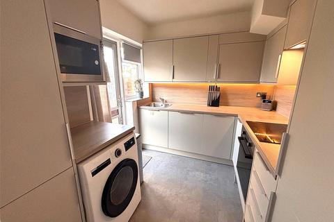 3 bedroom terraced house for sale, Kelly Way, Romford RM6