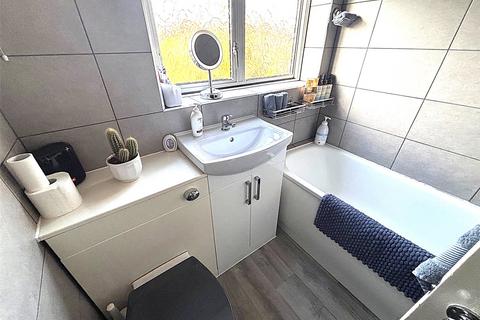3 bedroom terraced house for sale, Kelly Way, Romford RM6