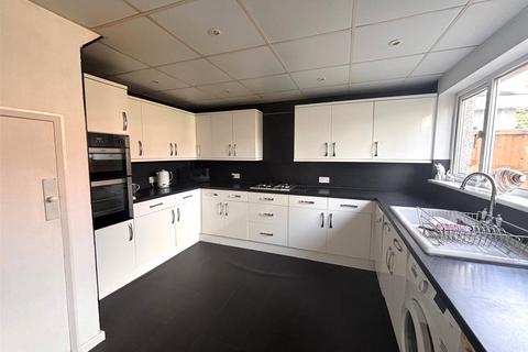 3 bedroom terraced house for sale, Tantony Grove, Romford RM6