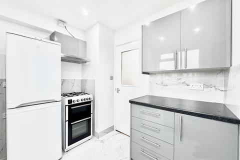 2 bedroom apartment to rent, Dagnall Street, London SW11