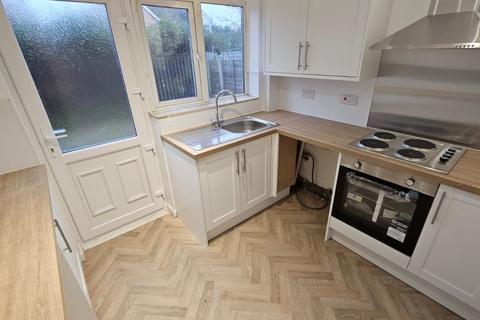 3 bedroom semi-detached house to rent, Bole Close, Low Valley