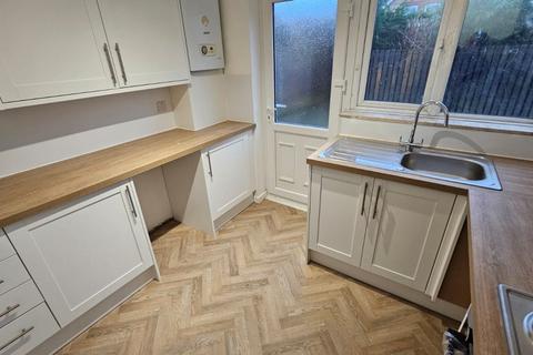 3 bedroom semi-detached house to rent, Bole Close, Low Valley