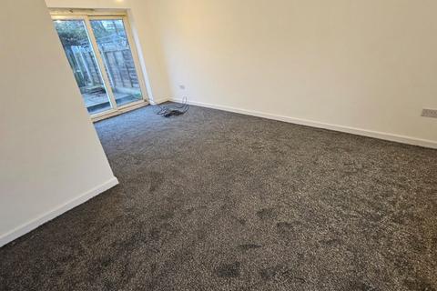 3 bedroom semi-detached house to rent, Bole Close, Low Valley