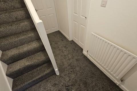 3 bedroom semi-detached house to rent, Bole Close, Low Valley
