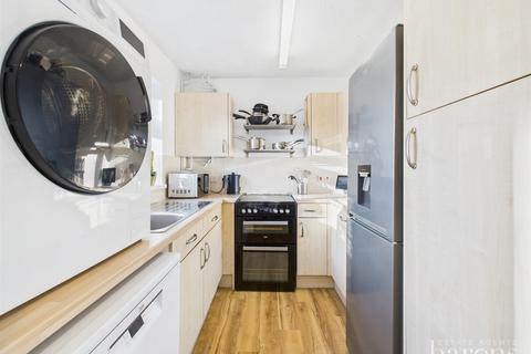undefined, Balmoral Way, Basingstoke RG22