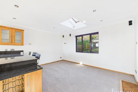 4 bedroom detached house for sale, Brickfields Close, Basingstoke RG24
