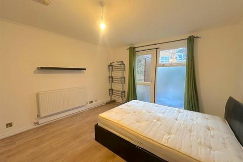 Studio to rent, Juniper Way, Middlesex UB3