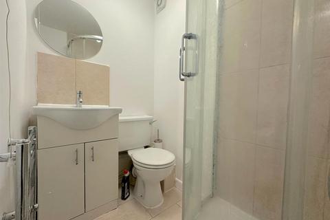 Studio to rent, Juniper Way, Middlesex UB3