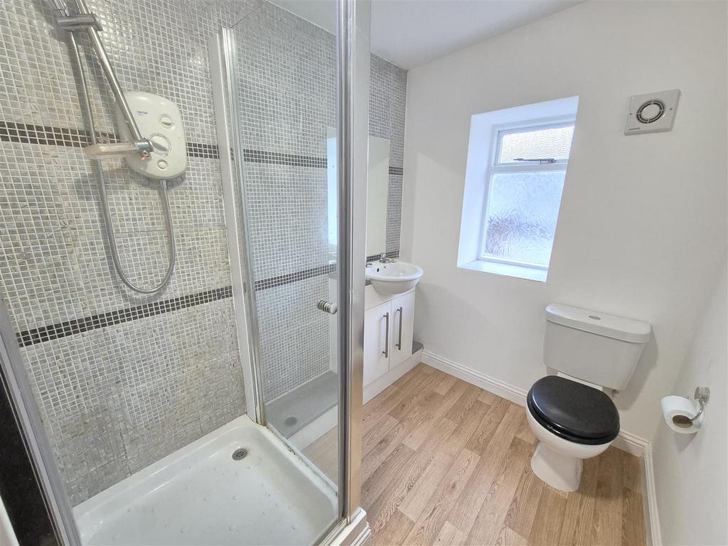 Shower Room.jpg