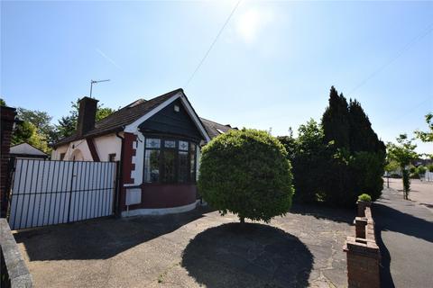 2 bedroom bungalow for sale, Yew Tree Gardens, Romford RM6