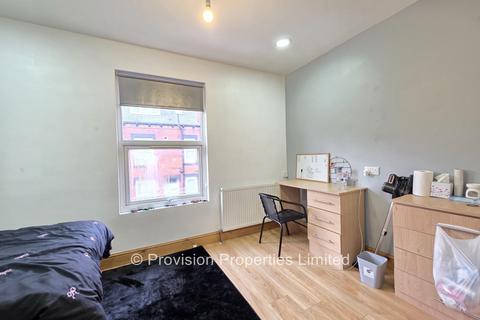 2 bedroom terraced house to rent, Thornville Mount, Hyde Park LS6