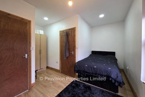 2 bedroom terraced house to rent, Thornville Mount, Hyde Park LS6