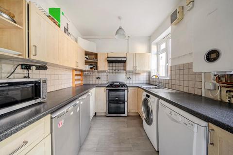 3 bedroom terraced house to rent, Paston Crescent, London, SE12 9DZ