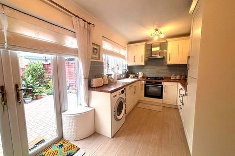 3 bedroom terraced house for sale, Wadeville Avenue, Chadwell Heath RM6