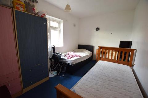 2 bedroom apartment for sale, Kings Court, London E13