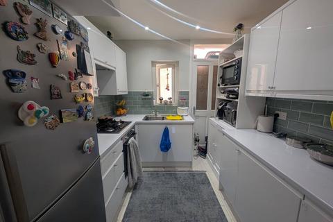 3 bedroom semi-detached house to rent, Slough, SL1