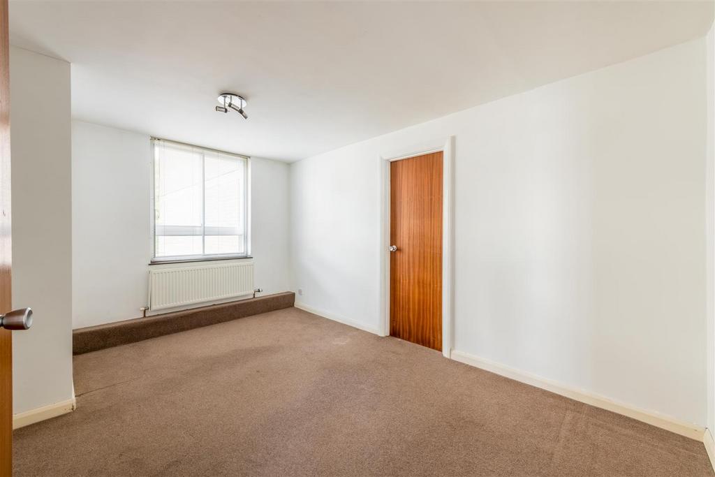 Flat 11 Sussex Court-15.jpg