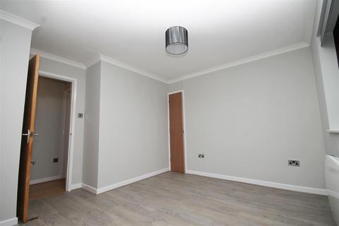 2 bedroom flat to rent, Plested Court, Stoke Mandeville HP22