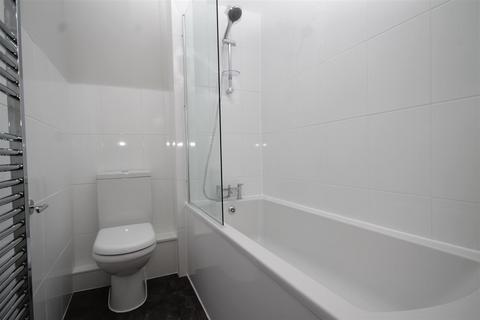 2 bedroom flat to rent, Plested Court, Stoke Mandeville HP22
