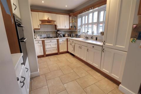 4 bedroom link detached house for sale, Chalfont Crescent, Weston, Crewe