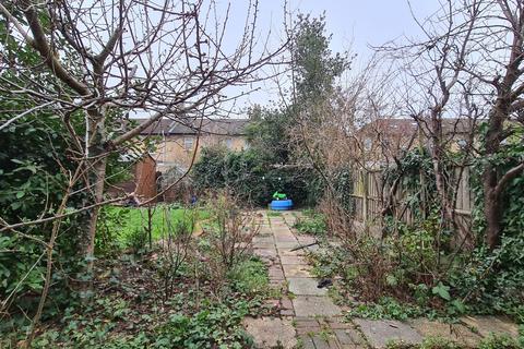 1 bedroom ground floor flat to rent, Endsleigh Gardens, Ilford, IG1