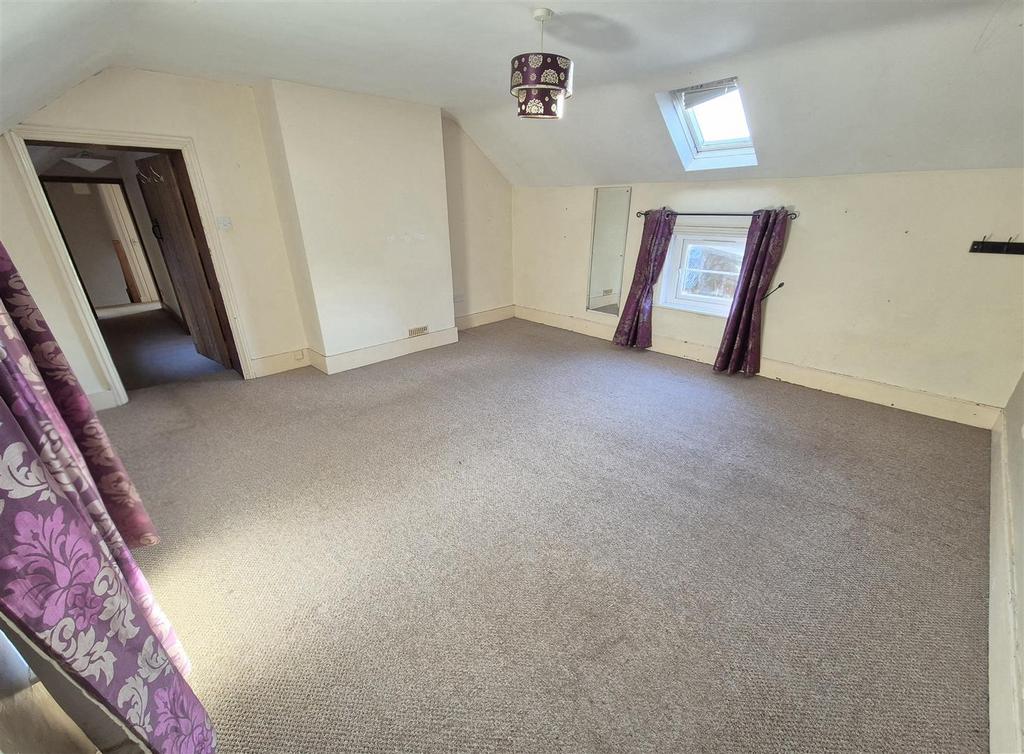 Bedroom 1.jpg