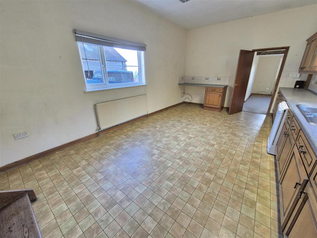 Kitchen 3.jpg