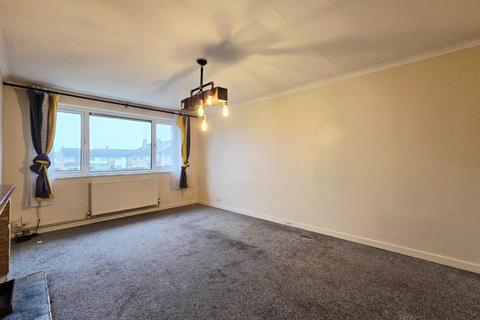 2 bedroom flat to rent, Southmead Crescent, Waltham Cross EN8